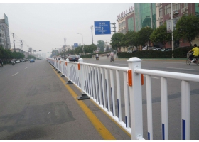 哈密地区市政道路护栏工程